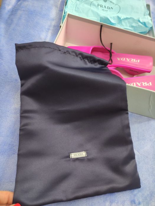 Продам новые босоножки