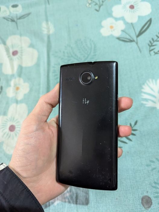 Telefonlar sotiladi yoki obmen arzon J1 ace, novey-banana, maxvi c3,