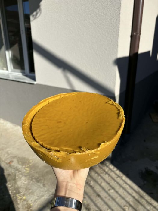 Продавам пчелен восък 100% натурален