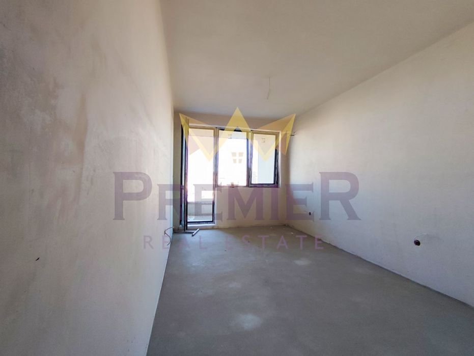 Продава се Тристаен апартамент в Варна, Възраждане 1 - 90 кв.м за 1889 €/кв.м - Снимка #2