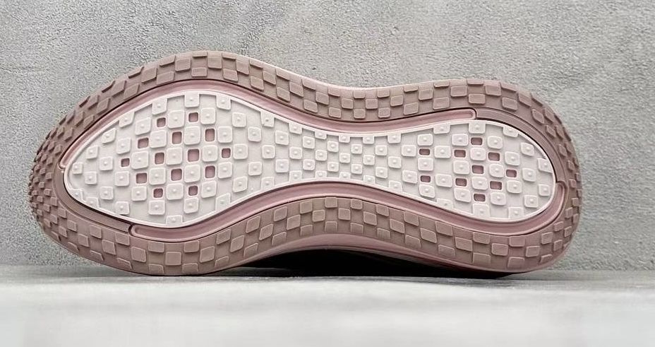 Нови дамски маратонки Nike Vomero Plus rose gold