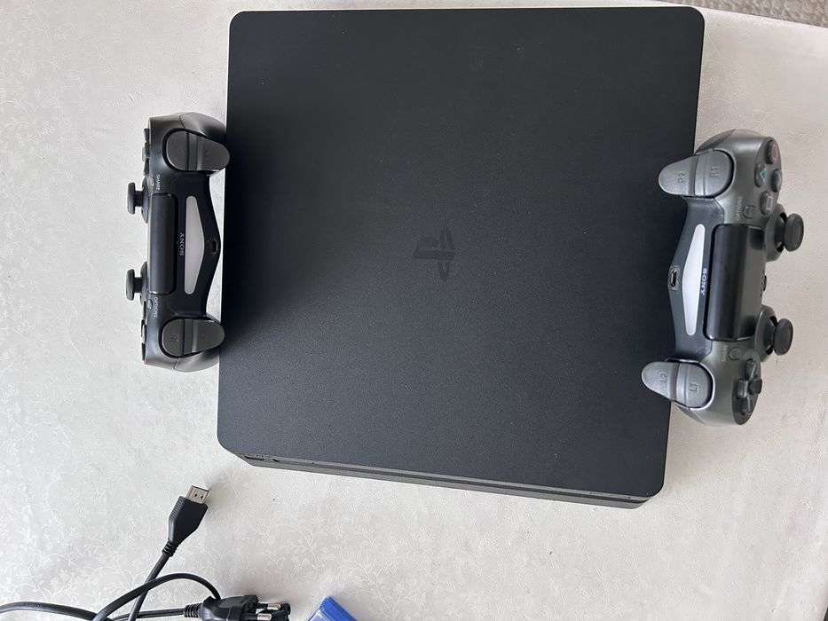 Sony playstation 4 slim