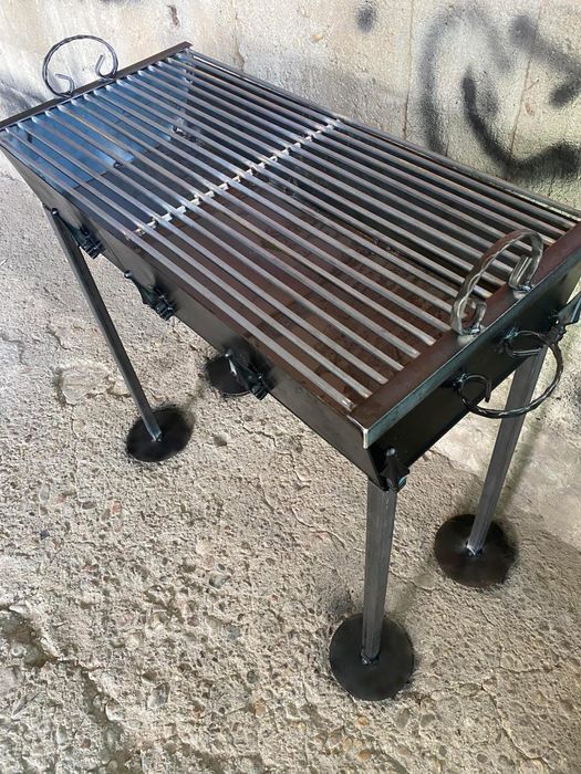 Масивни здрави 3 4 мм дебелина. Барбекюта на дървени въглища