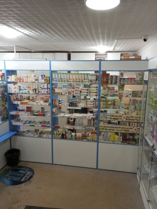 Отдам даром витрины шкафы стеллажи в очень хорошем состоянии.