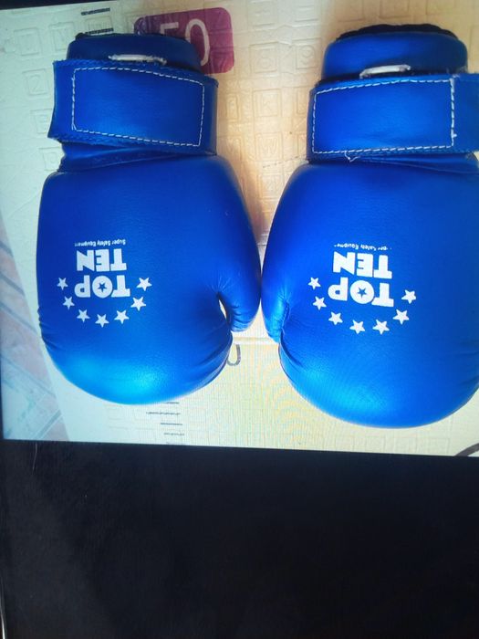 Боксерские перчатки,