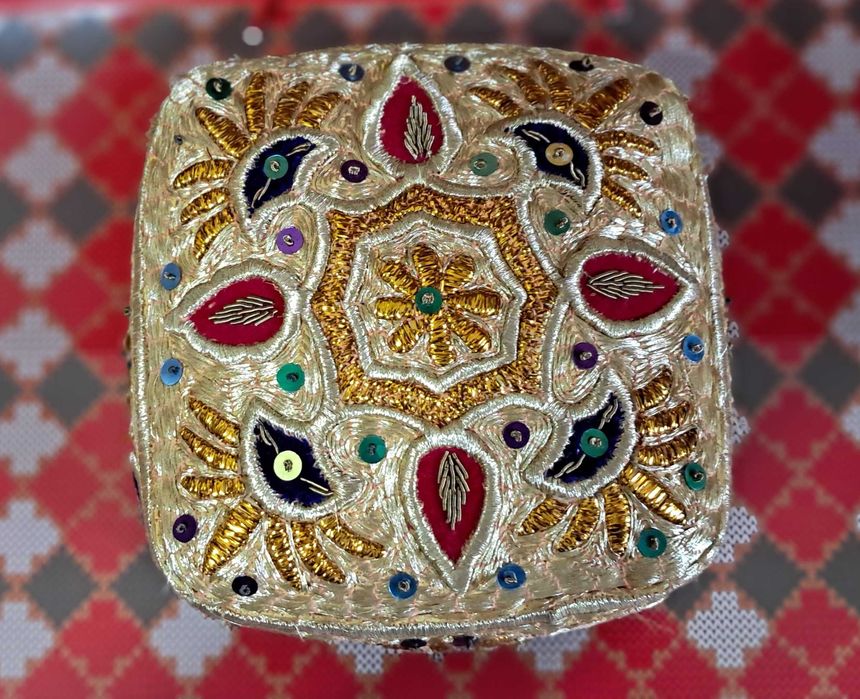 Тюбитейка золотошвейная