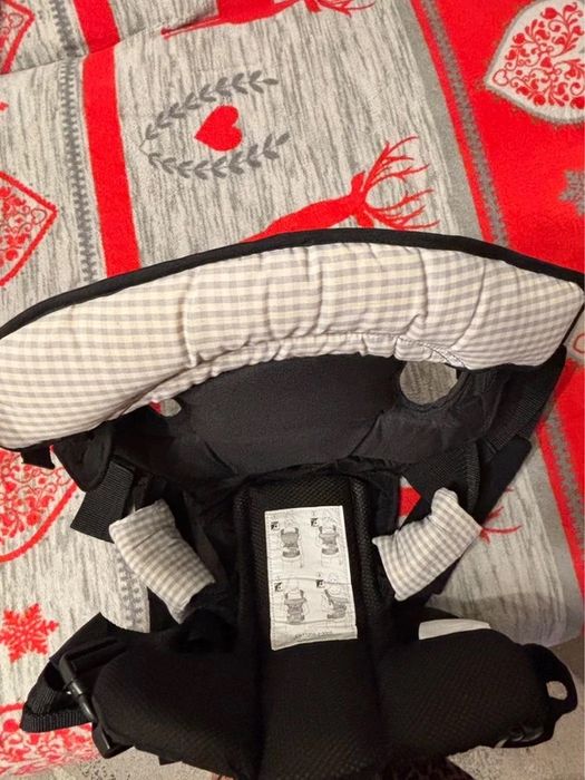 Marsupiu ergonomic pentru bebeluși