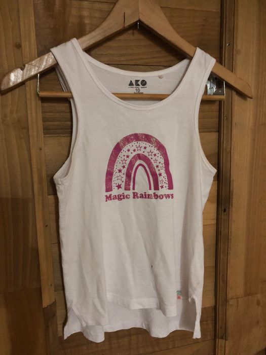 Подарю 2 платья и маечку на девочку лет 10, только с примеркой