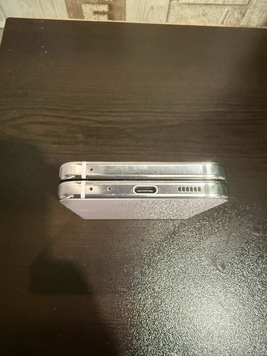 Samsug Galaxy Z Flip 5 256GB  за части