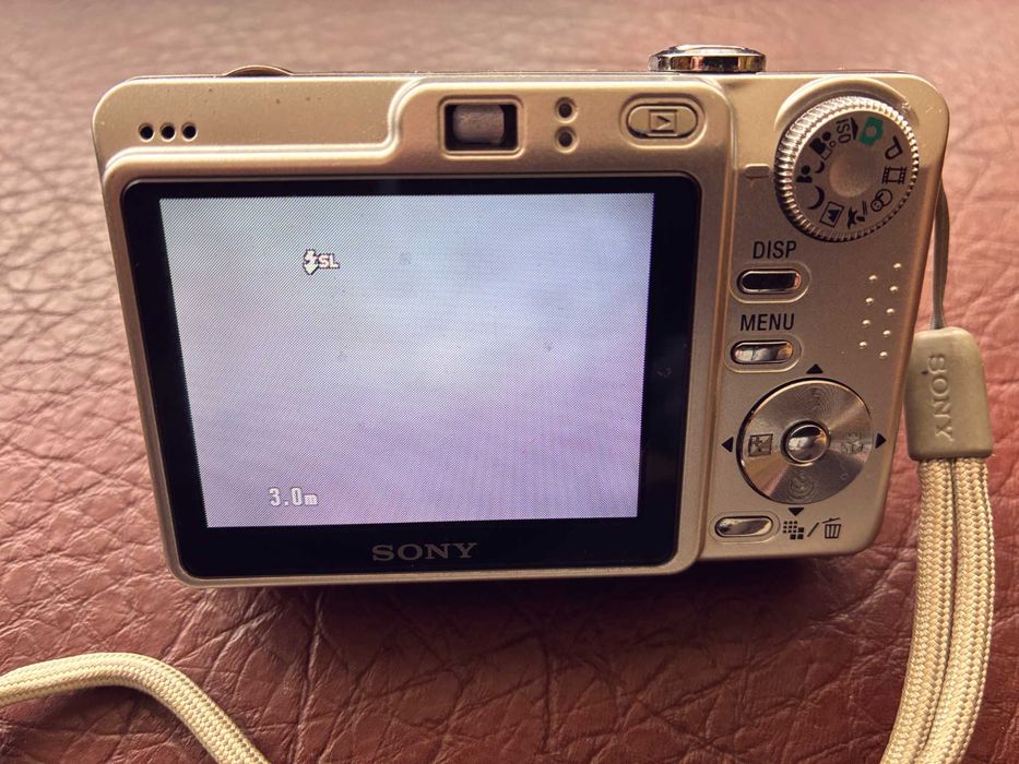 Продавам цифров фoтоапарат sony cyber shot dsc w55