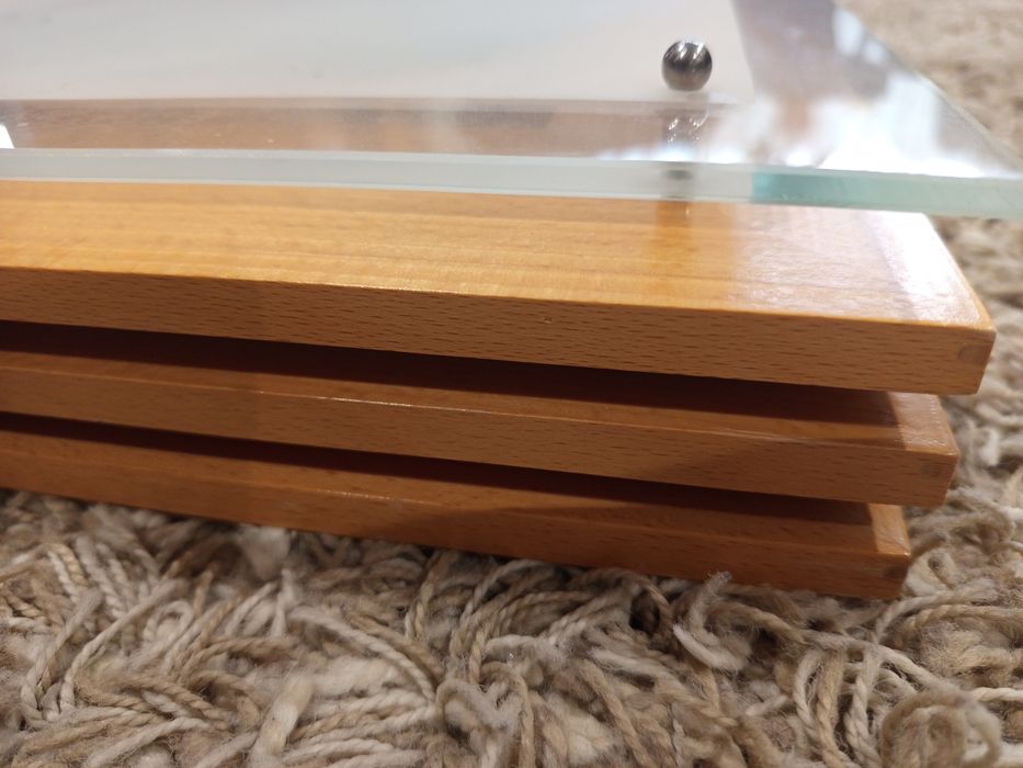 Vând plafonieră lemn masiv.