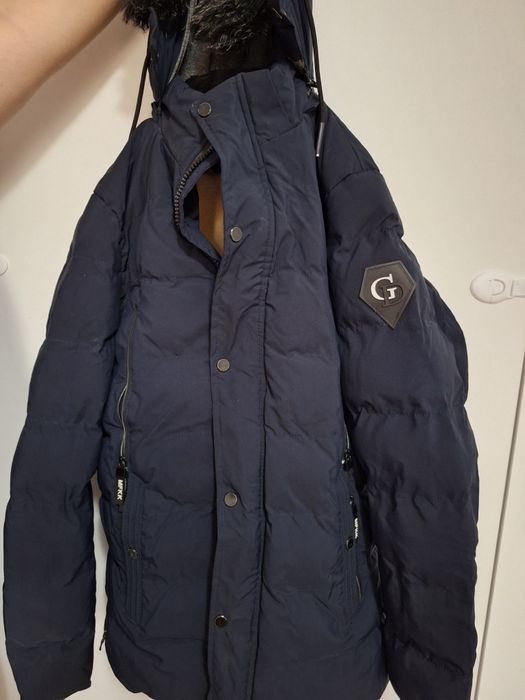 Geaca bărbătească cu blana și glugă