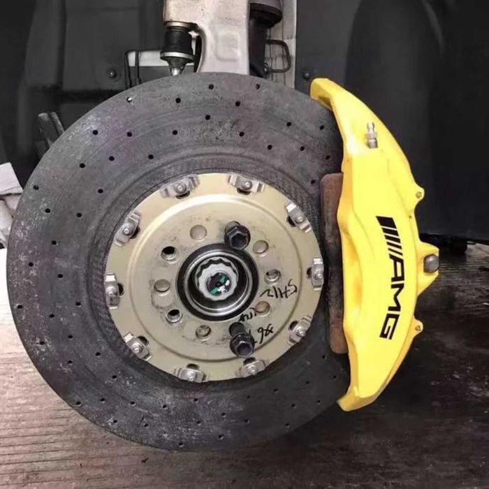 6 броя AMG лепенки – черни или бели стикери за спирачни апарати