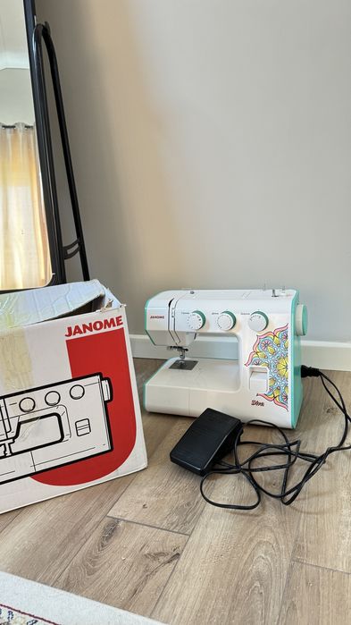 Швейная машина Janome