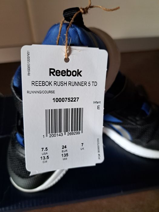 Vand adidasi Reebok