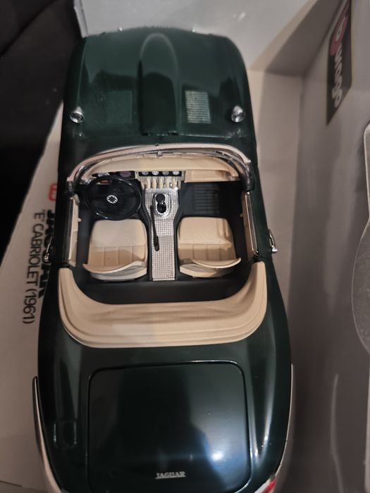 Jaguar E Cabriolet 1961 1/18 Burago Italy