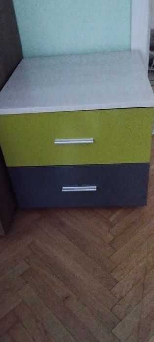 Продавам гардероб и нощно шкафче