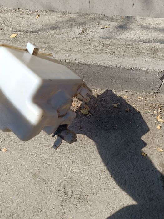 Бачок омывателя nissan primera p10