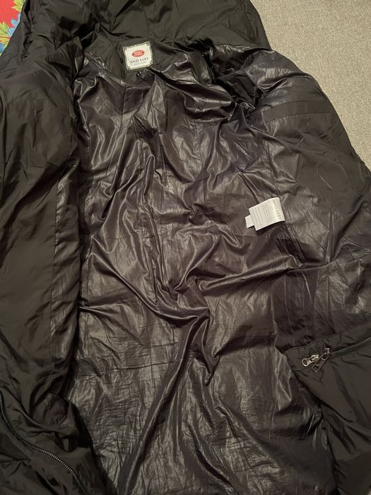 Куртка қара түсті