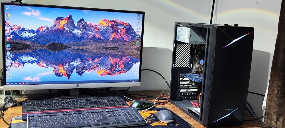 Vând calculator complet i5 7400 3.000 Ghz 16 GB RAM DDR4 monitor HP 27