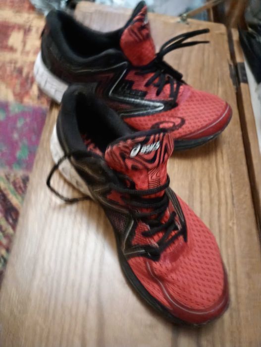 Маратонки Adidas Asics Nike Hoka