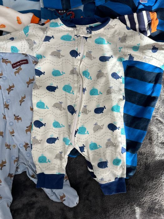 Vand set 6 body-uri Carter’s,Next. Pentru un băiat nou-născut. 50-60cm