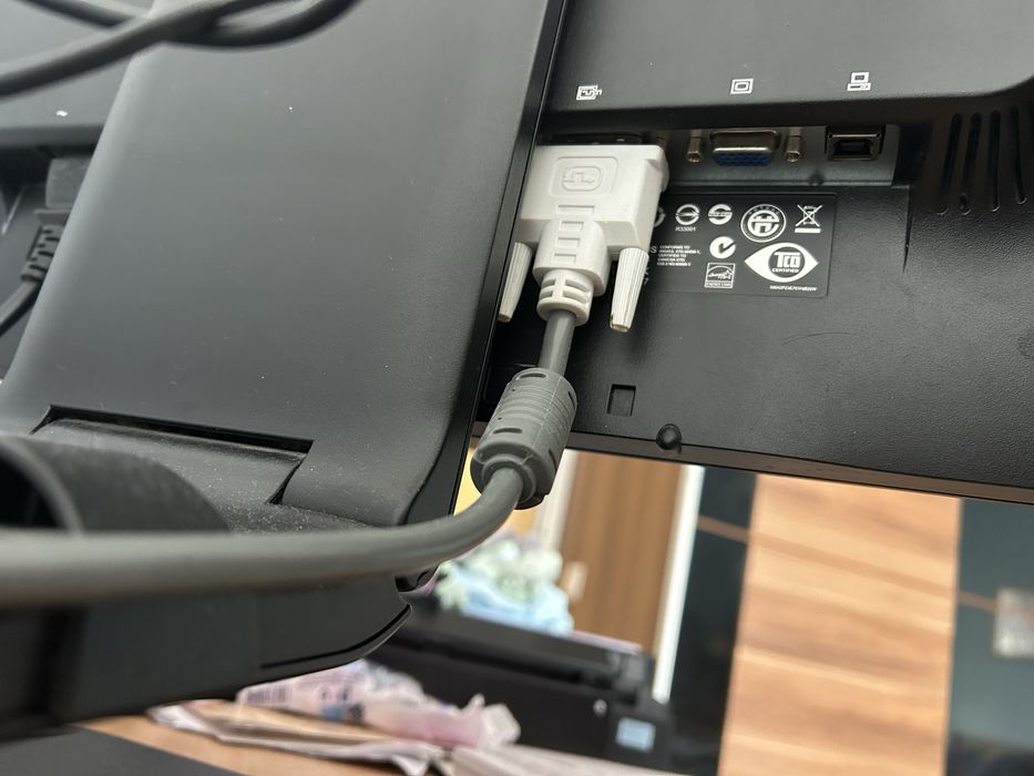 Геймърски компютър gaming PC, монитор HP, клавиатура, мишка