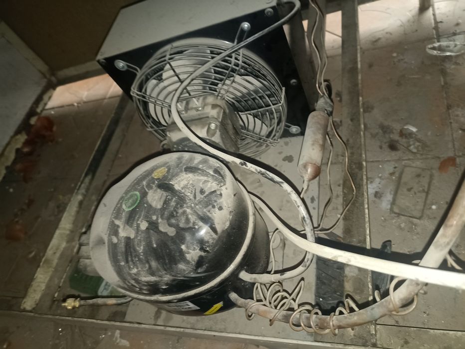 Витрина холодильник