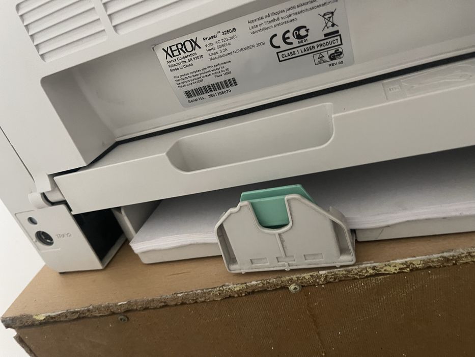 Imprimantă Laser Xerox - cu 2 cabluri inclusive
