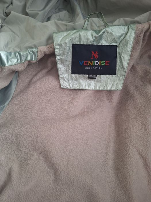 Продам куртку на девочку