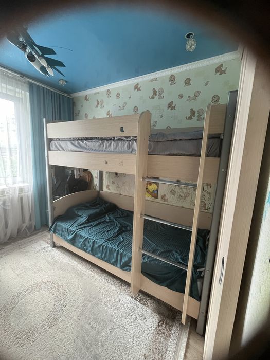 Продам двухярусную кровать для подростков
