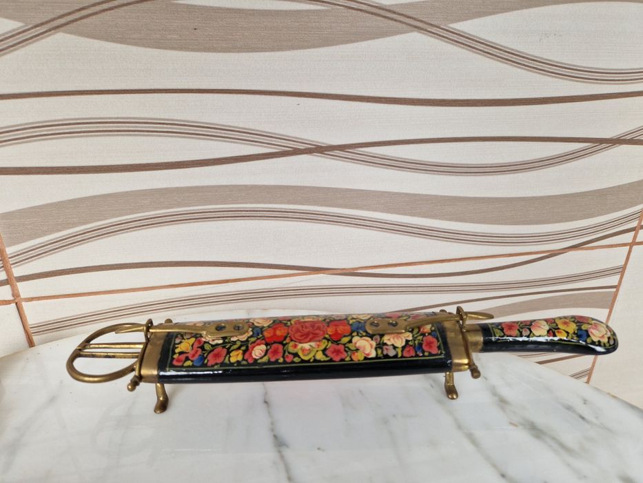 Cutit decorativ si foarfeca deschis plicuri