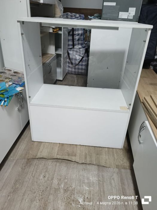 Витрина из мдф и стекла