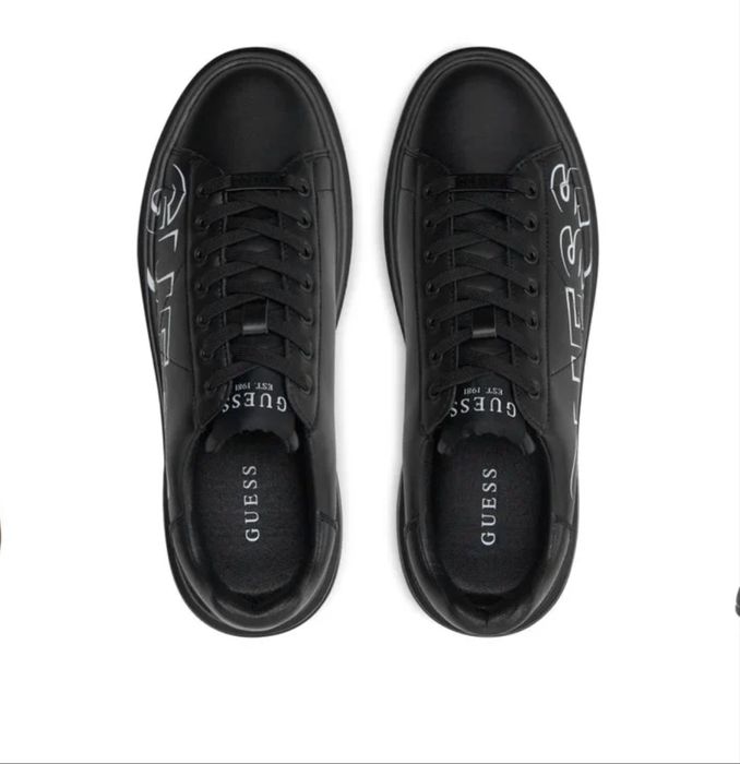 Обувки GUESS чисто нови