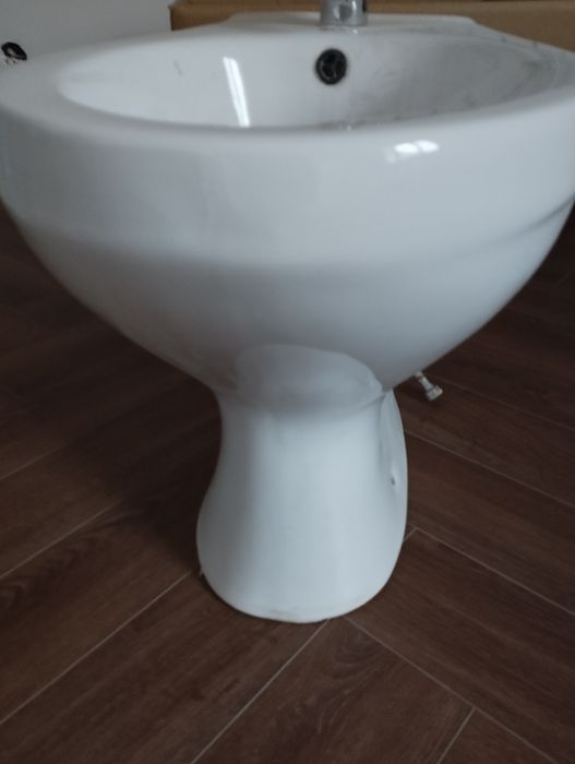 Продам биде напольное