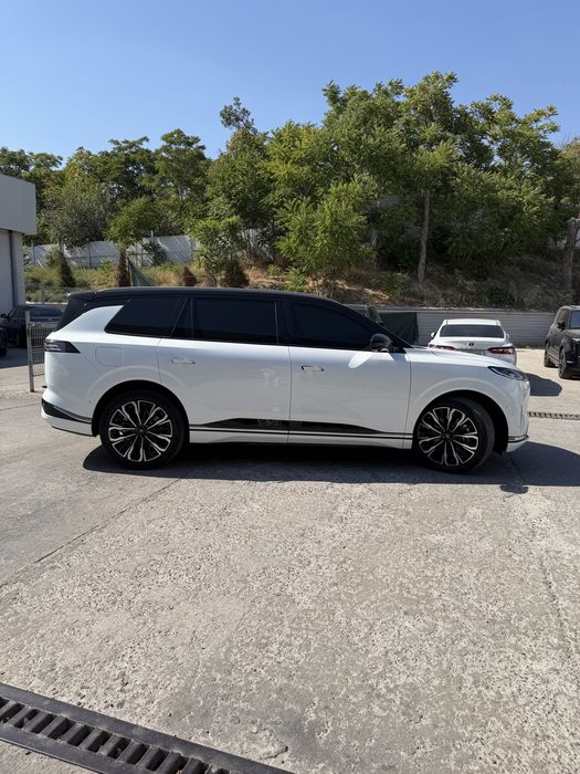 Dongfeng ep008 hybrid 2025. Leapmotor C16 konkurenti. Srochna sotiladi