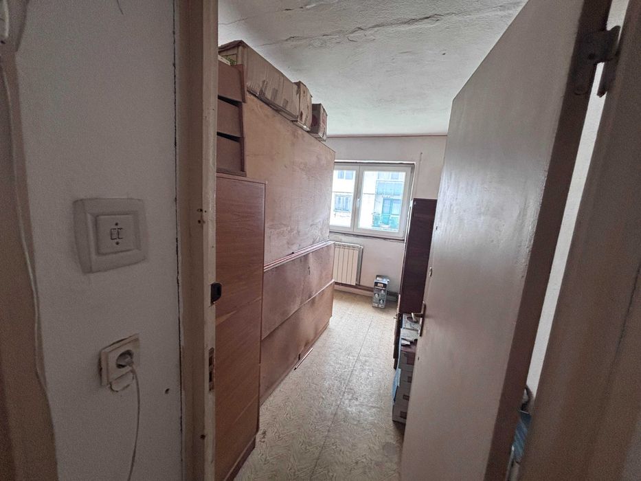 Apartament de vanzare 4 Camere Campina 77.000 euro negociabil