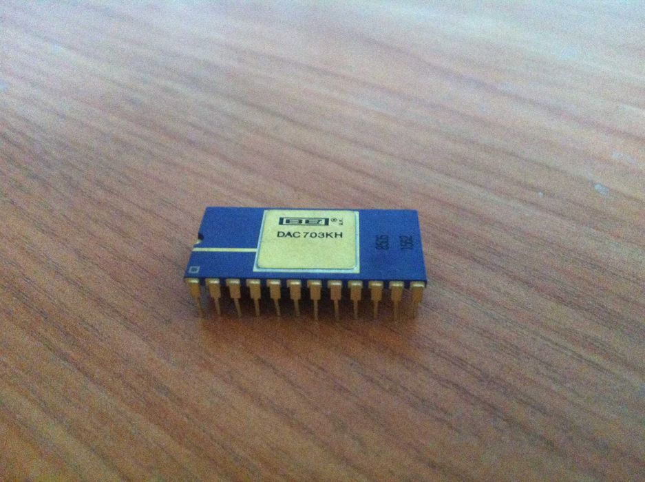 DAC703kh  цифрово аналогов преобразовател