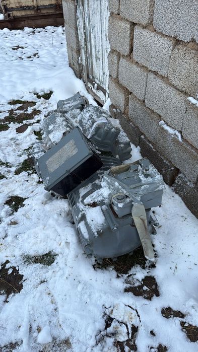 Поршневой полугерметичный компрессор