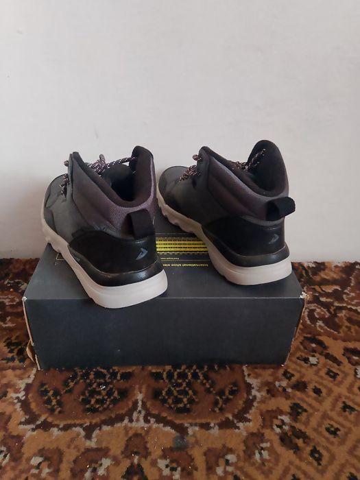 Кроссовки Demix новые