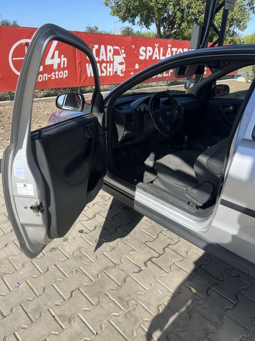 Opel corsa fara nicio problema fumctioneaza foarte bine