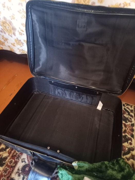 Продам кожаный советский чемодан