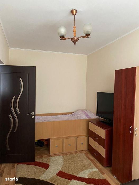 Apartament cu 3 camere semidecomandate, Centru