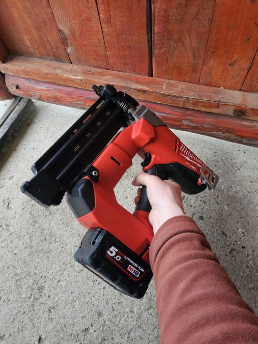 Pistol cuie Milwaukee M18 CN18GS Fuel