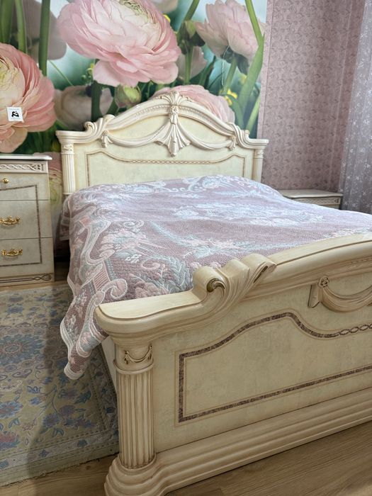 Продам спальный гарнитур