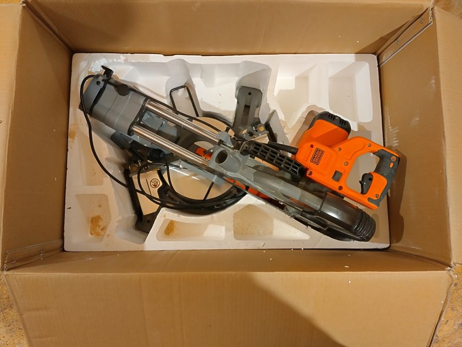 Настолен циркуляр Black&Decker BES710