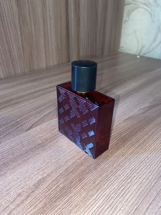 Продам парфюм версача хероис фламе