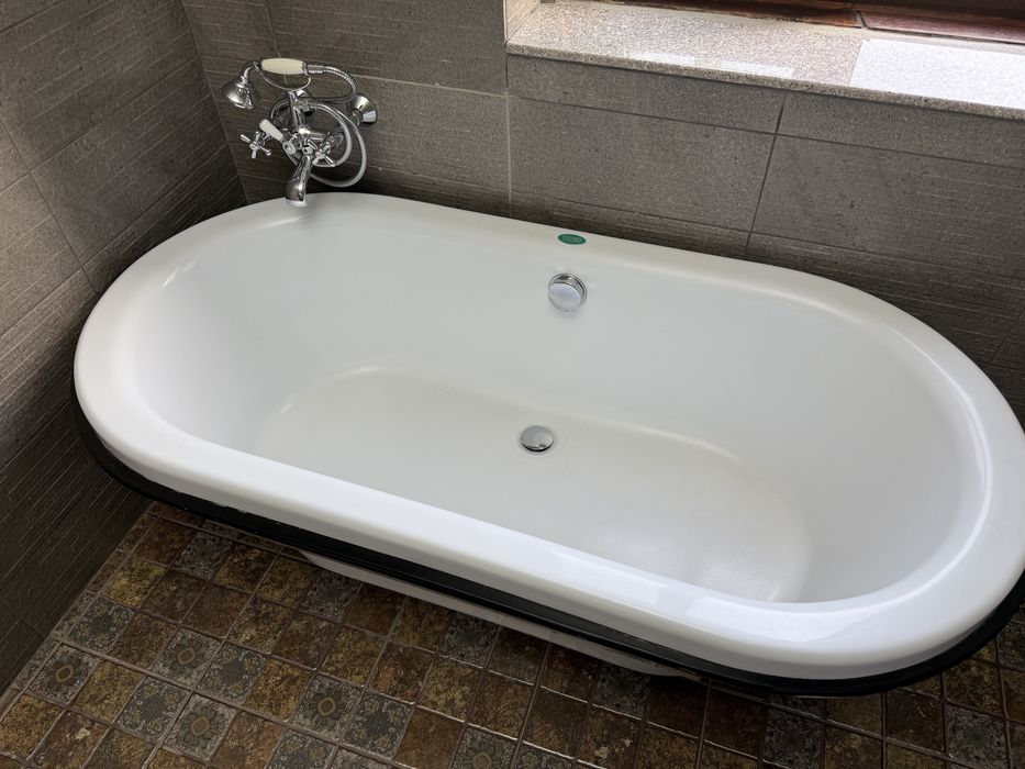 Cada freestanding in stare foarte buna