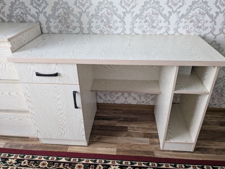 Стол письменный (компьютерный)