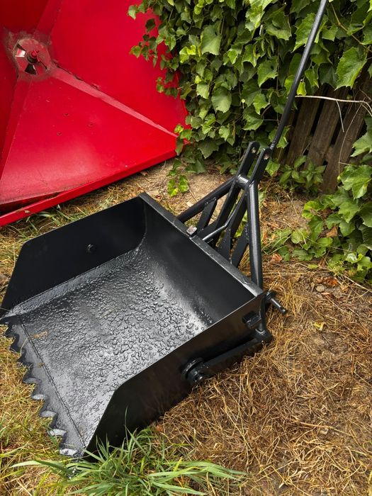 Cupa pentru tiranti la tractor cu sistem de basculare